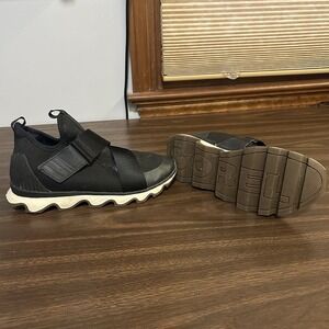 Sorel Kinetic Sneak Sneakers Slip On Cross Strap Black Women Sz. 9 NL3374-010